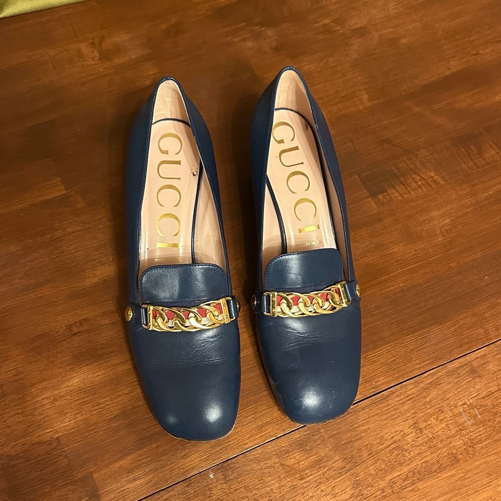 Gucci Women's Dark Blue Loafers with Gold Chain